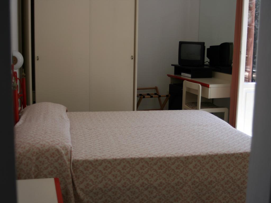 Hotel Villa Nettuno Марина ди Кампо Стая снимка